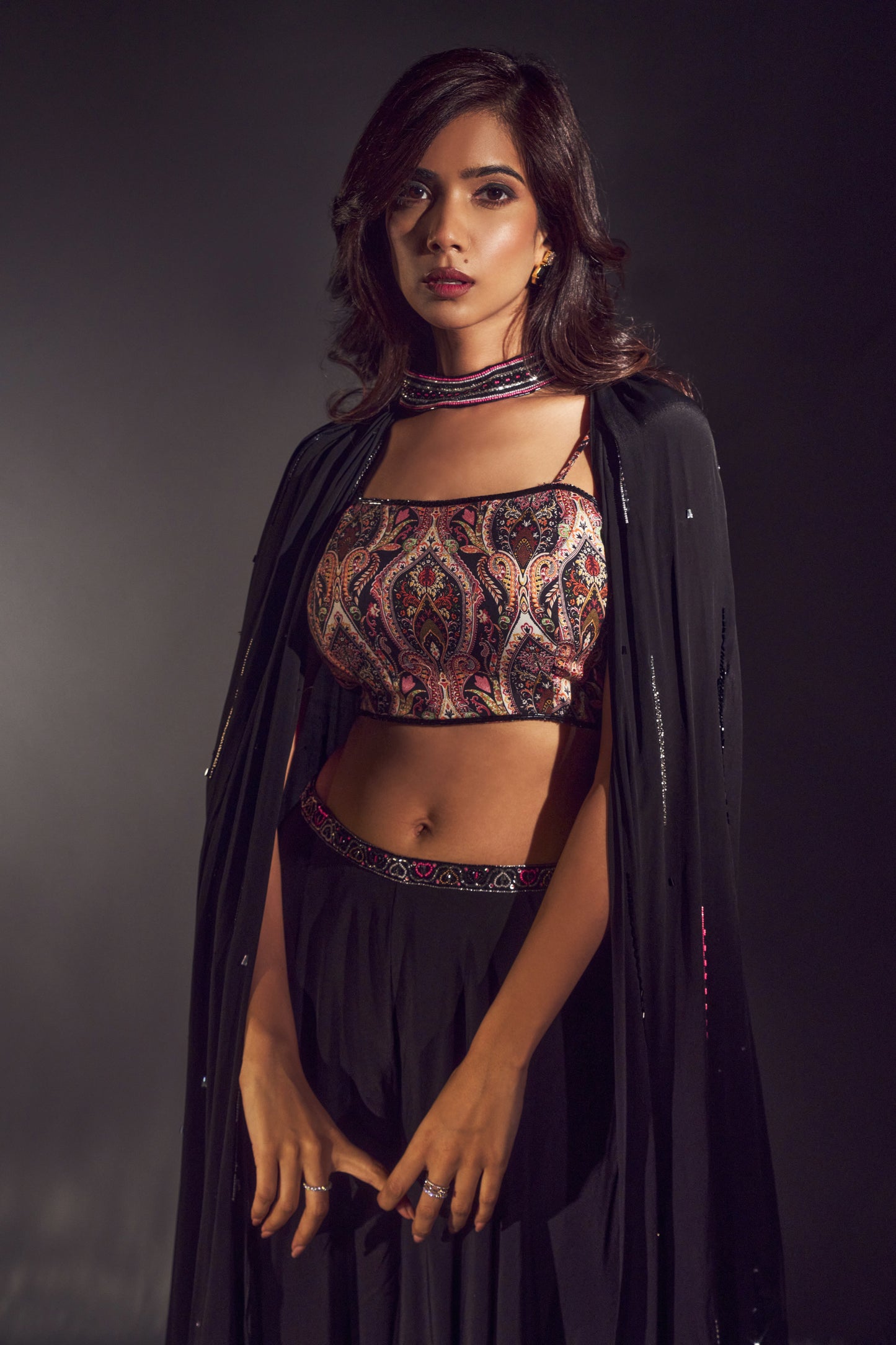 Gradient Black Paisley Cape Set
