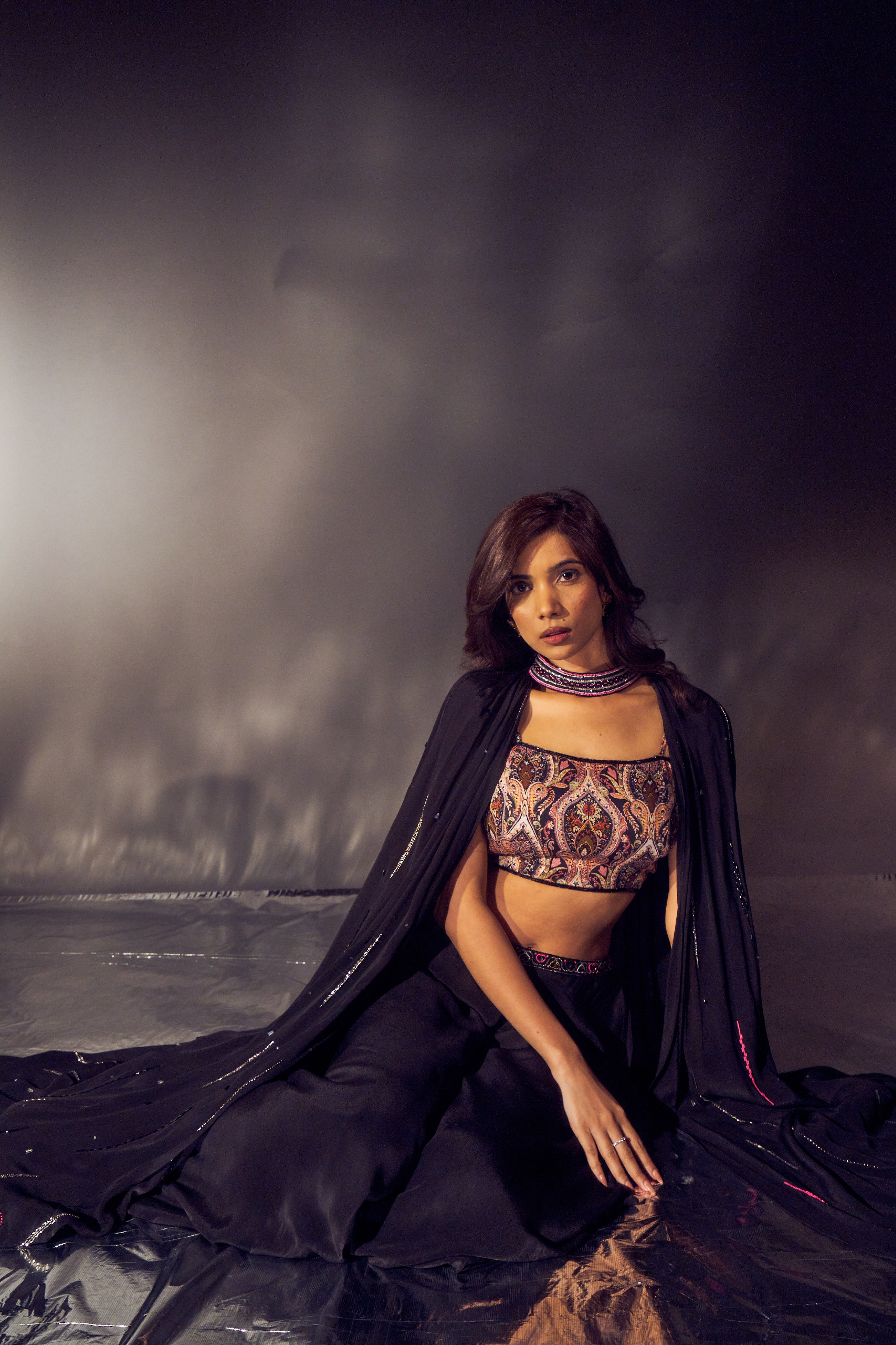 Gradient Black Paisley Cape Set