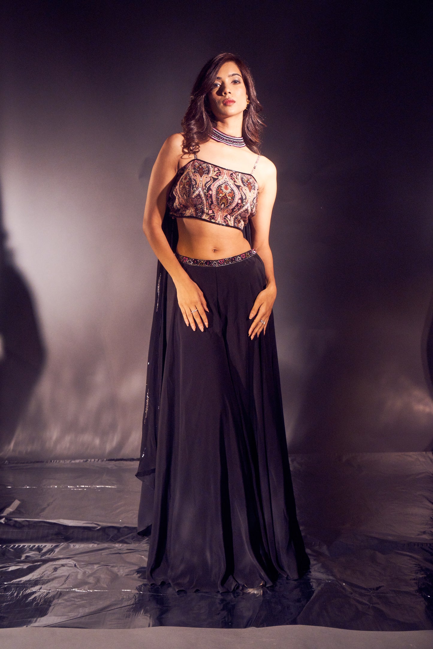 Gradient Black Paisley Cape Set